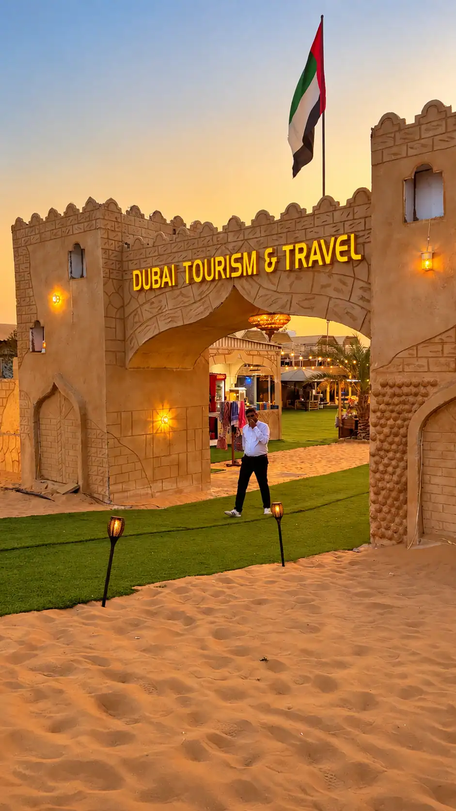 Dubai Desert Safari – Wüstencamp bei Sonnenuntergang