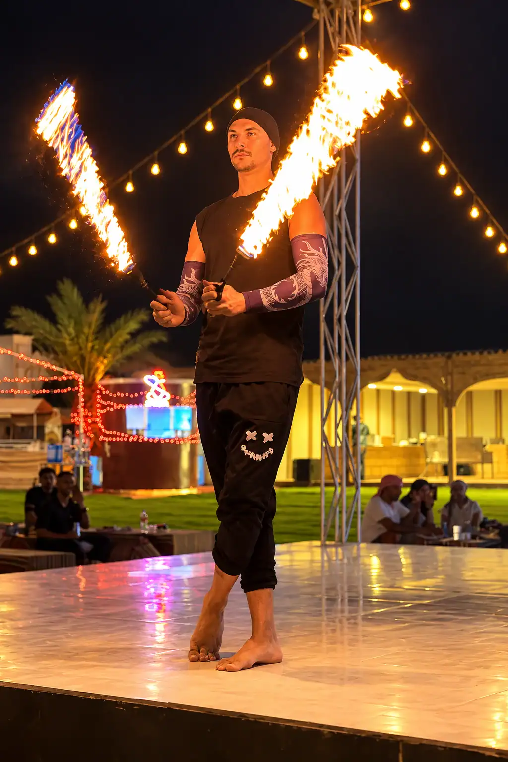 Feuershow am Abend bei einer Desert Safari in Dubai