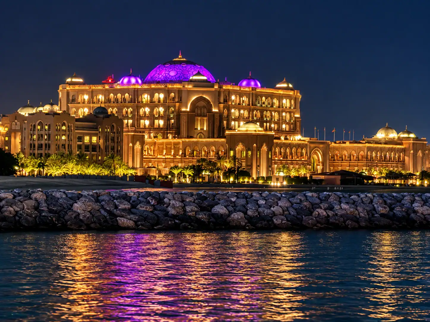 Abu Dhabi am Abend